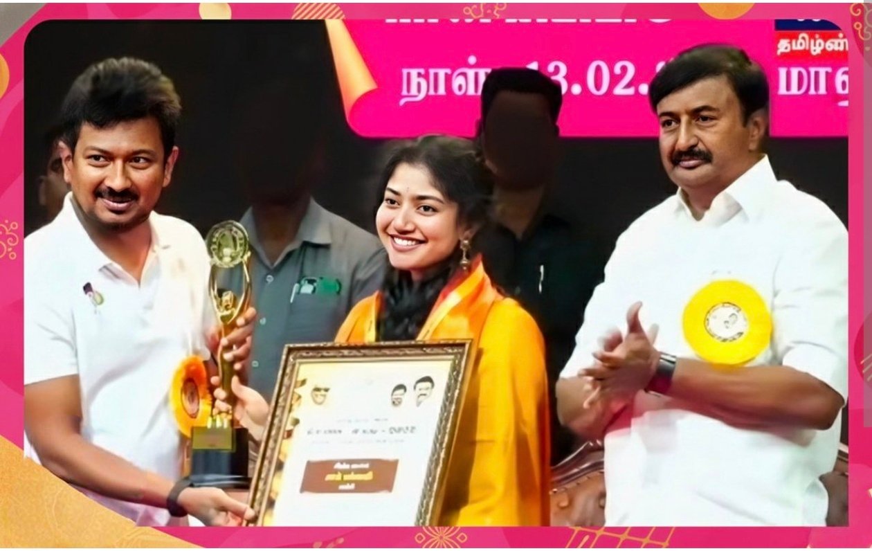 Sai Pallavi Receiving Award