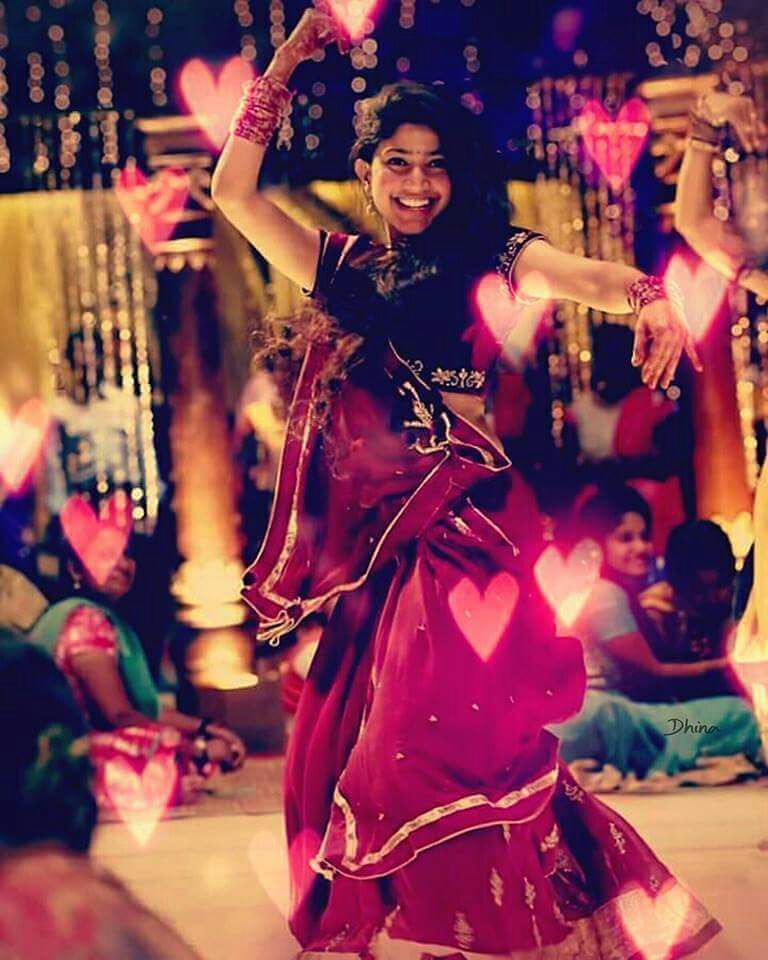 Sai Pallavi dancing in the Vachinde song from Fidaa